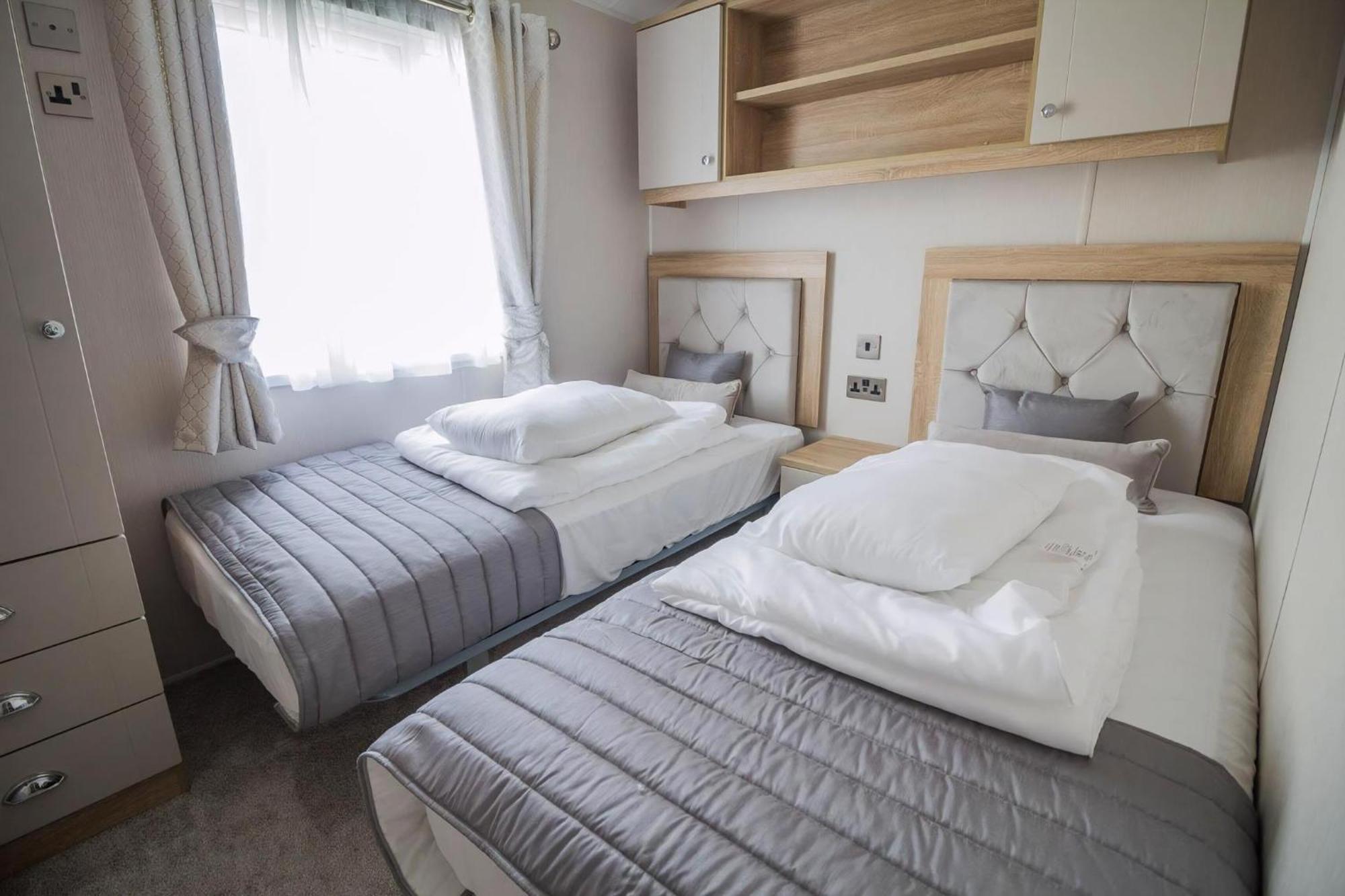 Stunning Caravan With Full Sea Views At Broadland Sands In Suffolk Ref 20236Bs Hopton on Sea Eksteriør billede