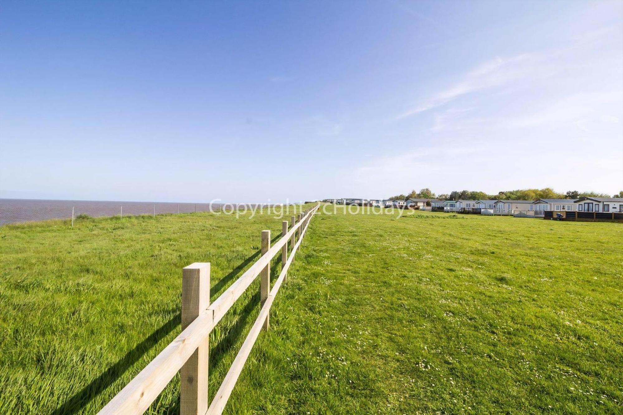 Stunning Caravan With Full Sea Views At Broadland Sands In Suffolk Ref 20236Bs Hopton on Sea Eksteriør billede